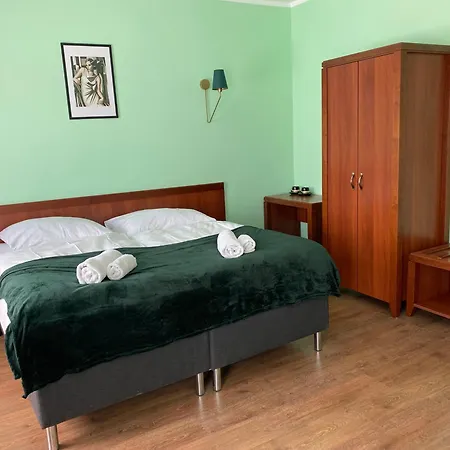 35 Bed & Breakfast 3*