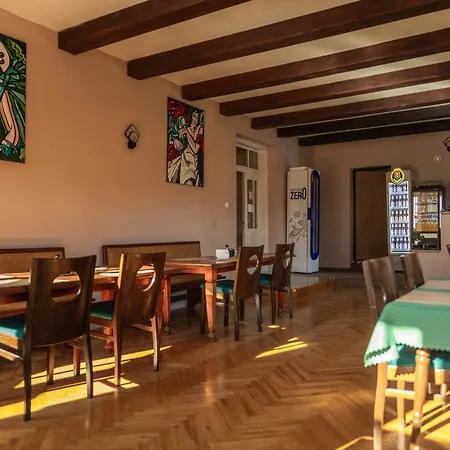 35 Oda ve Kahvaltı