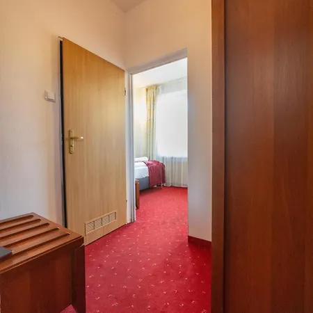 35 Bed & Breakfast 3*