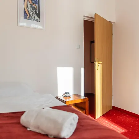 35 Bed & Breakfast 3*